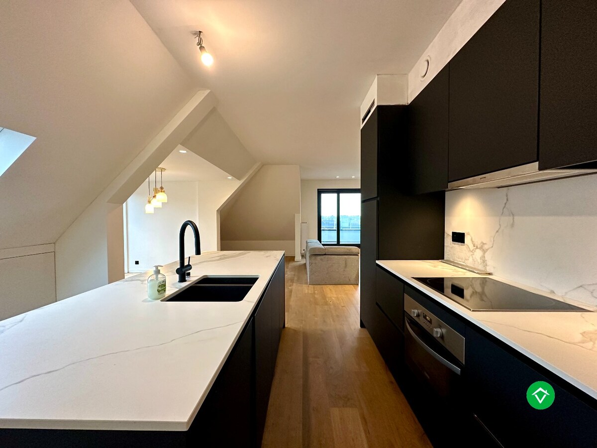 Penthouse met drie slaapkamers en garage in het centrum Koekelare 