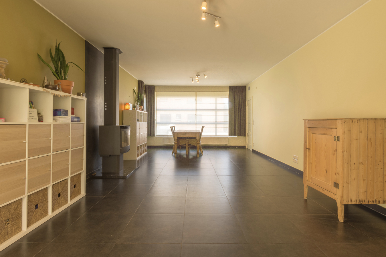 IN OPTIE Ruime en totaal vernieuwde woning in het dorp van Zaffelare 