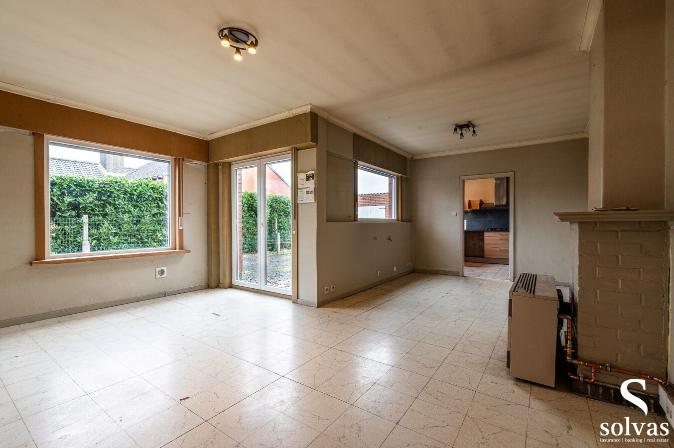 Handelswoning aan de N9 te Lovendegem! 