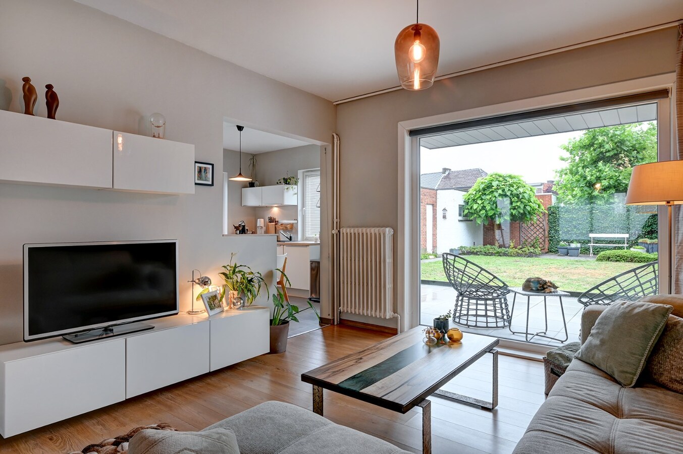 Totaal gerenvoveerde, charmante, halfopen woning met tuin, terras en garage in Kuringen (Hasselt ) 