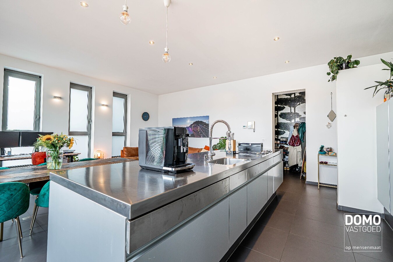 PRACHTIGE LOFT MET ROYAAL TERRAS OP TOPLOCATIE BINNEN DE GROTE RING VAN HASSELT 
