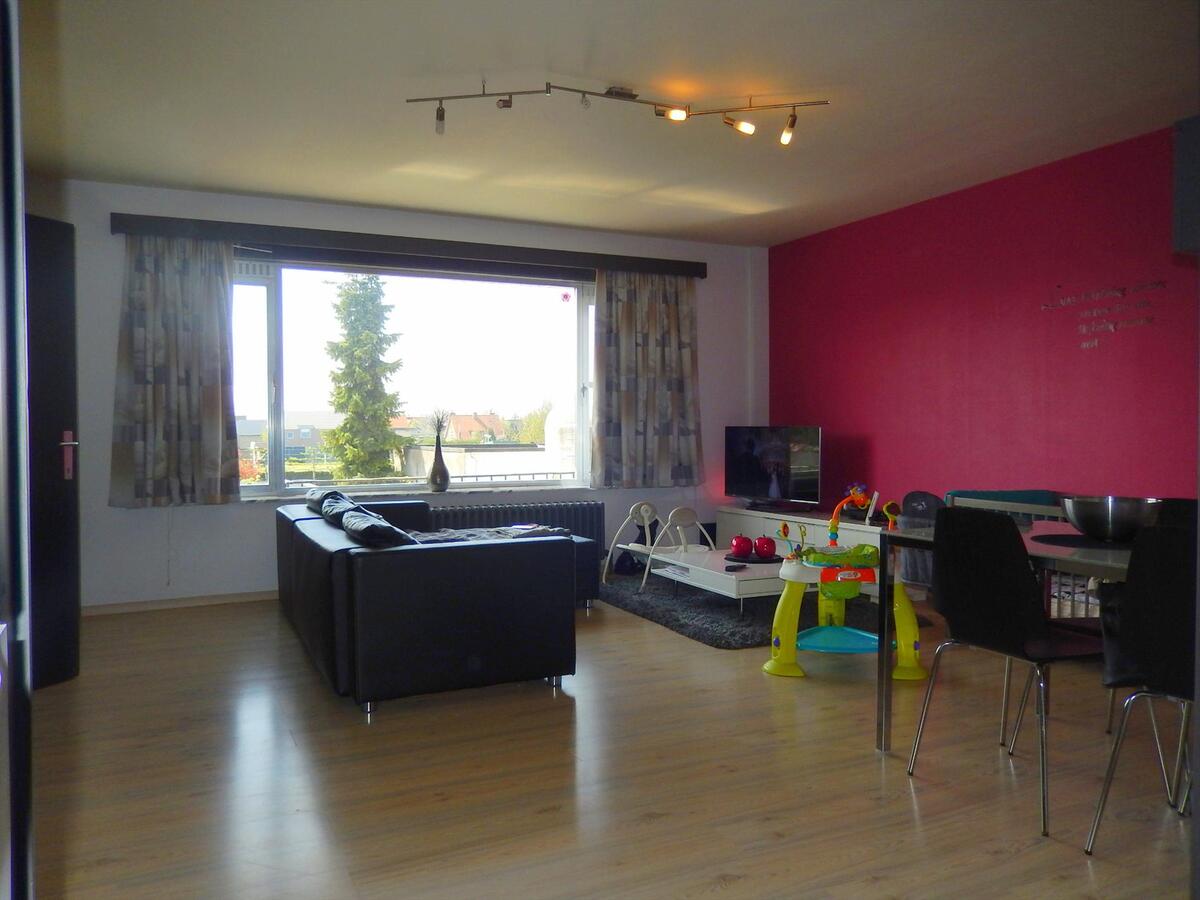 Vernieuwd appartement met zuidgerichte tuin 