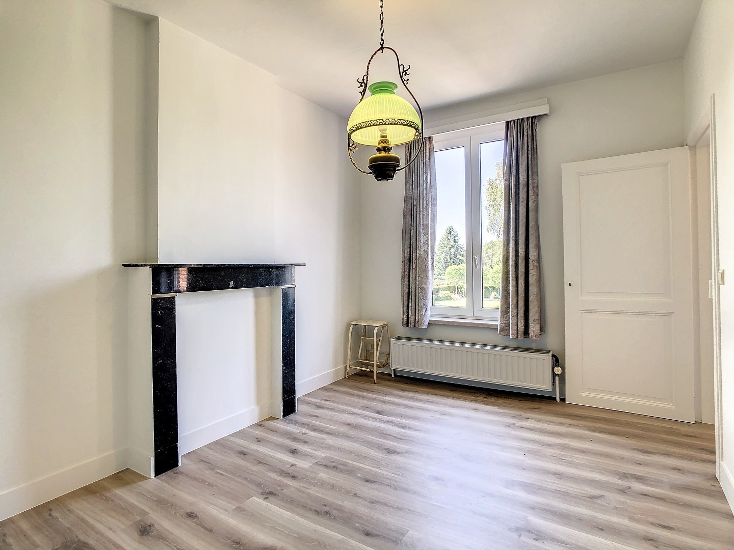 Centraal gelegen woning met twee ruime slaapkamers, zonnige tuin en droge kelder - EPC 252 kWh/m² - bewoonbare oppervlakte van 143 m² 