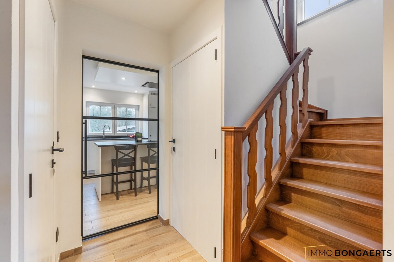 Gerenoveerde woning met 4 slaapkamers op rustige ligging 