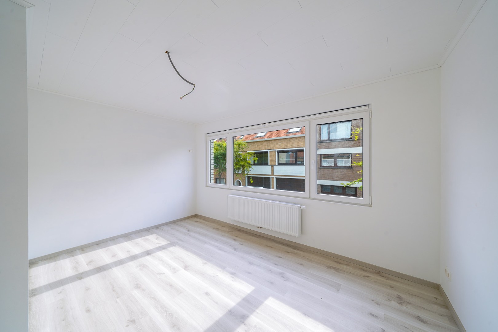 Volledig gerenoveerde rijwoning met 3 slaapkamers in Stene 