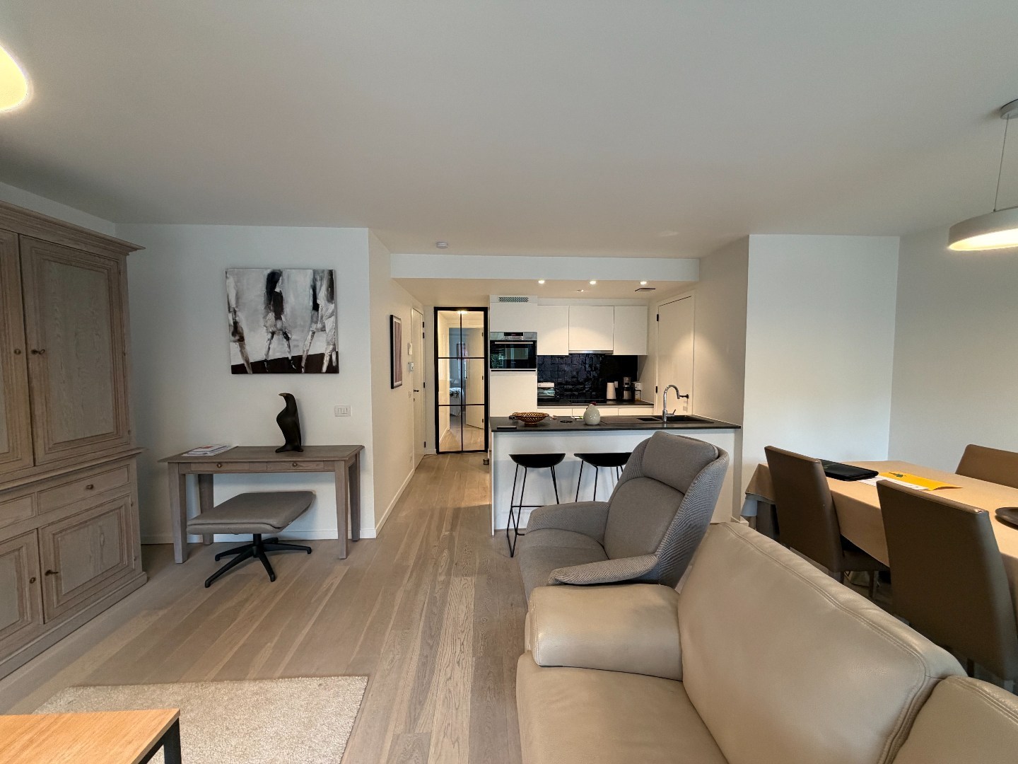 Appartement met 2 slaapkamers en garage te huur in het centrum van Waregem 