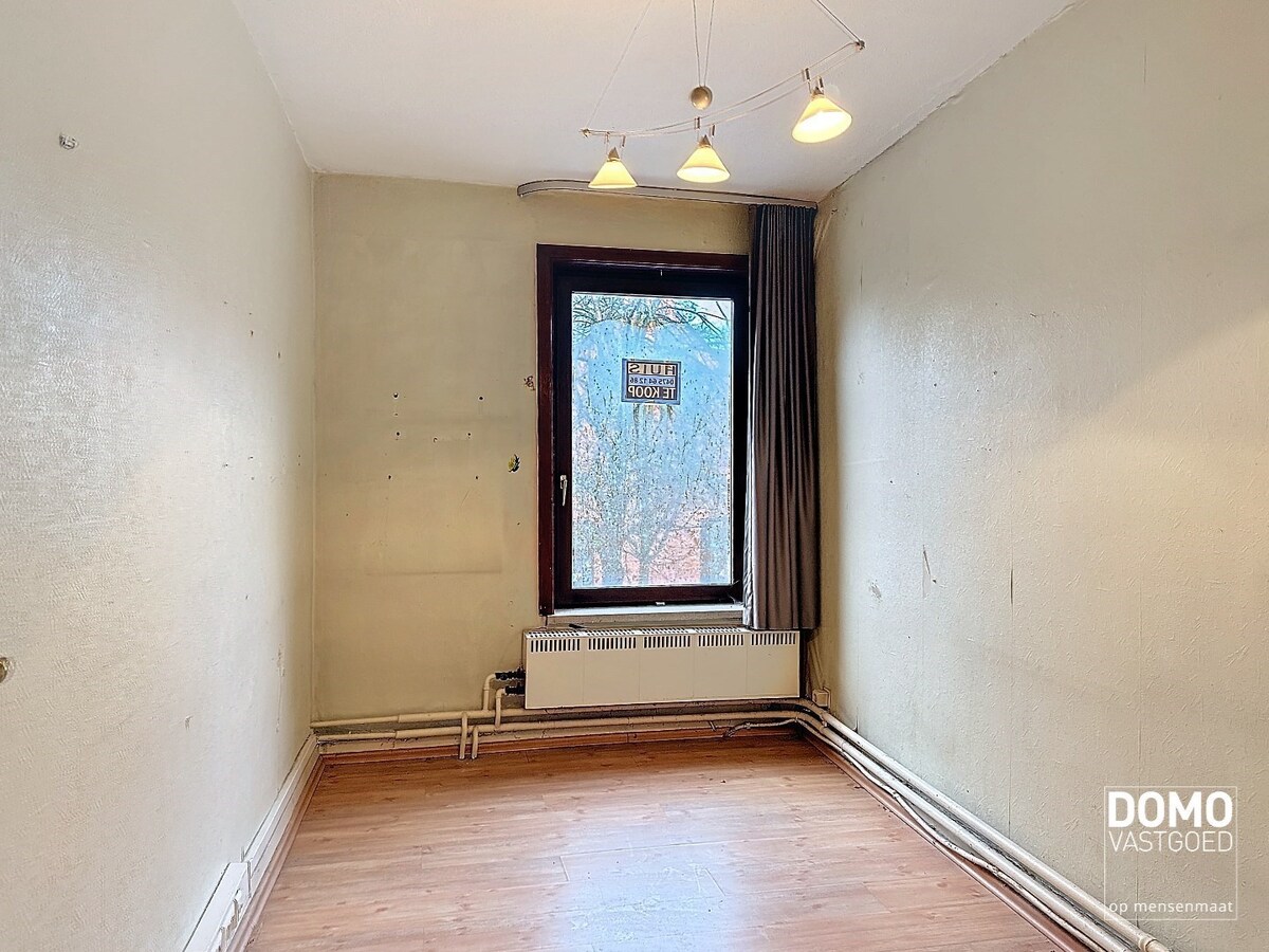 Te renoveren handelshuis gelegen in het centrum van Diepenbeek. 