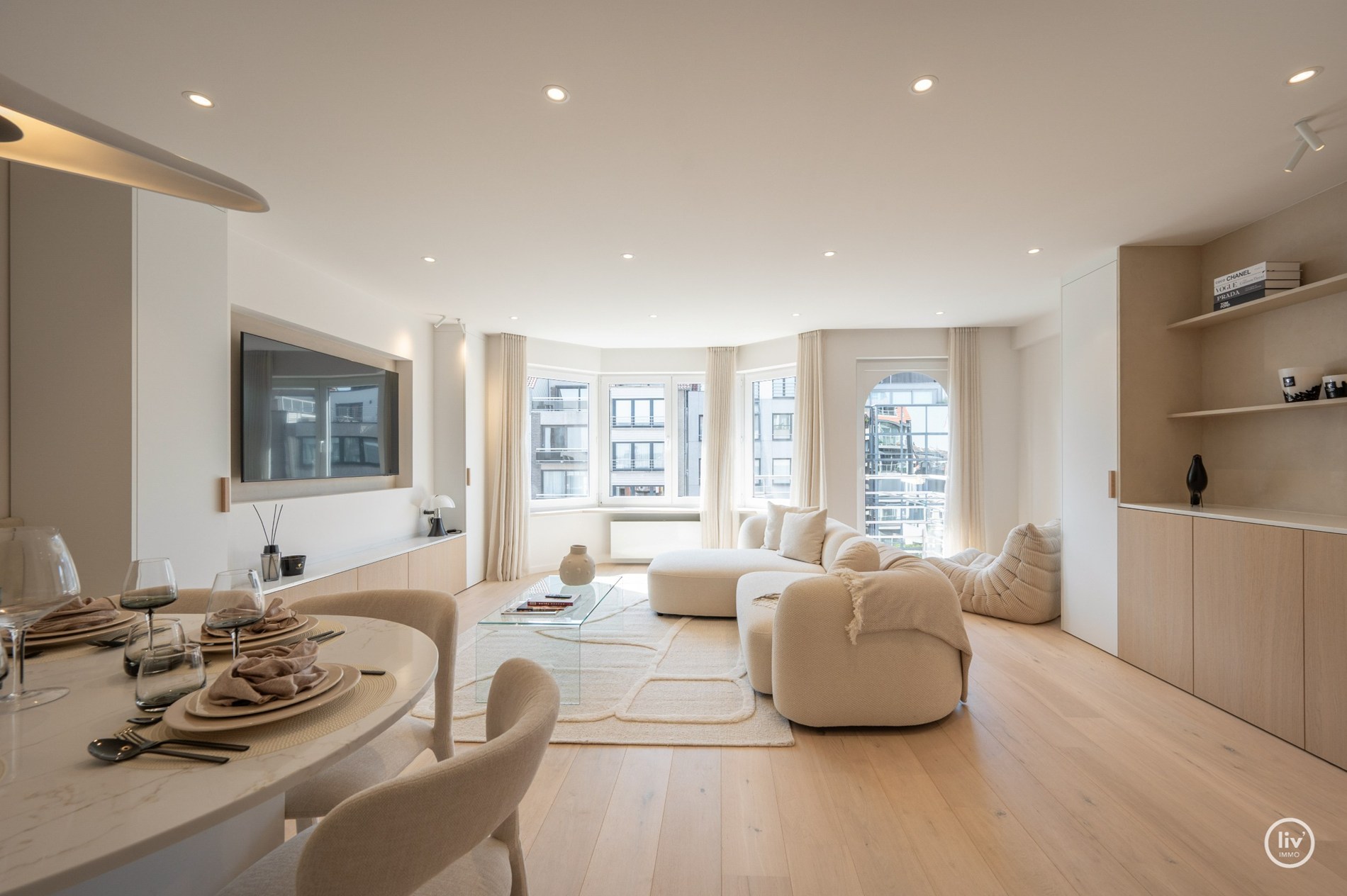 Volledig gerenoveerd en stijlvol appartement in het hart van Knokke in de  Lippenslaan. 