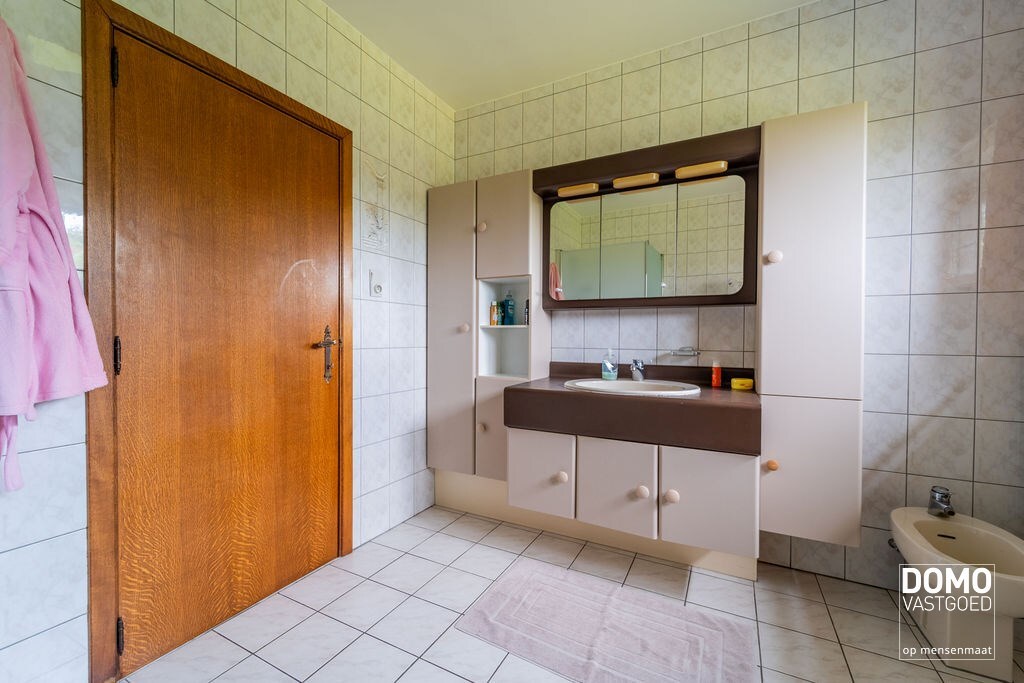 UNIEKE WONING MET 2 RUIME LOODSEN OP PERCEEL VAN 58A49CA 