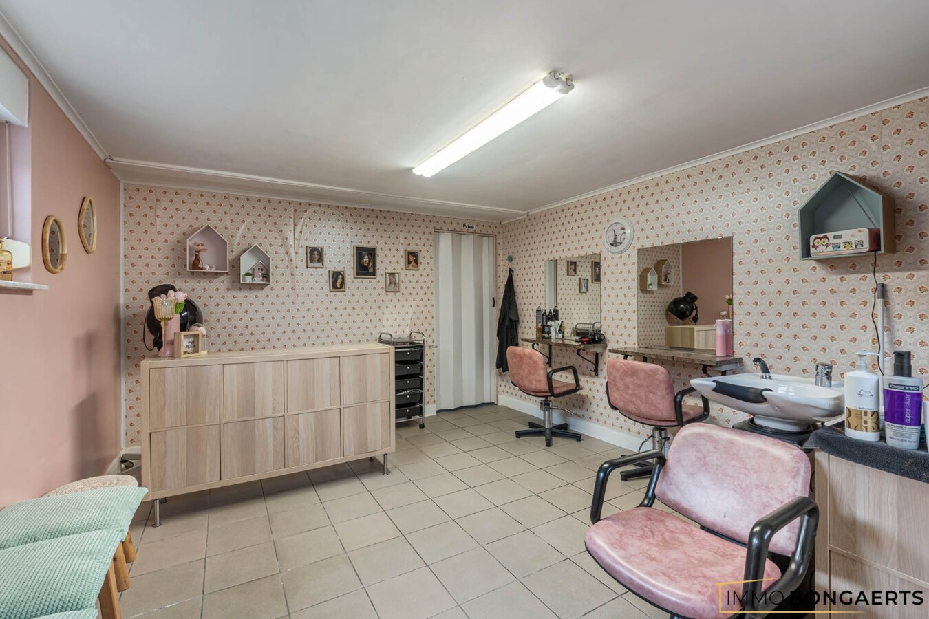 Instapklare woning met 4 slaapkamers en zwembad 