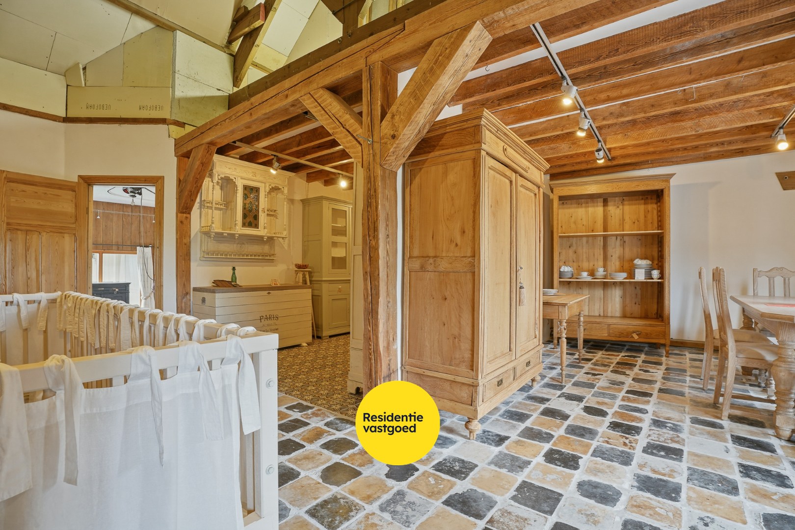 Unieke woning met polyvalente ruimte en zonnige tuin. 