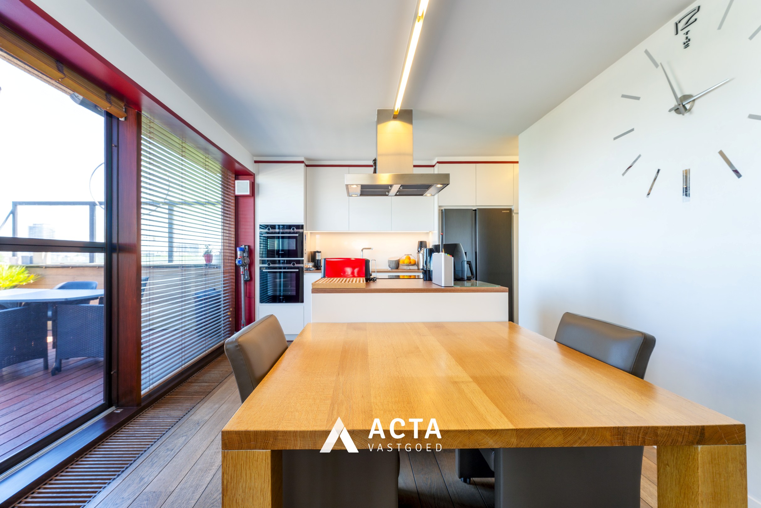 Luxueus dakappartement met 3 slaapkamers en panoramische terrassen in hartje Oostende 