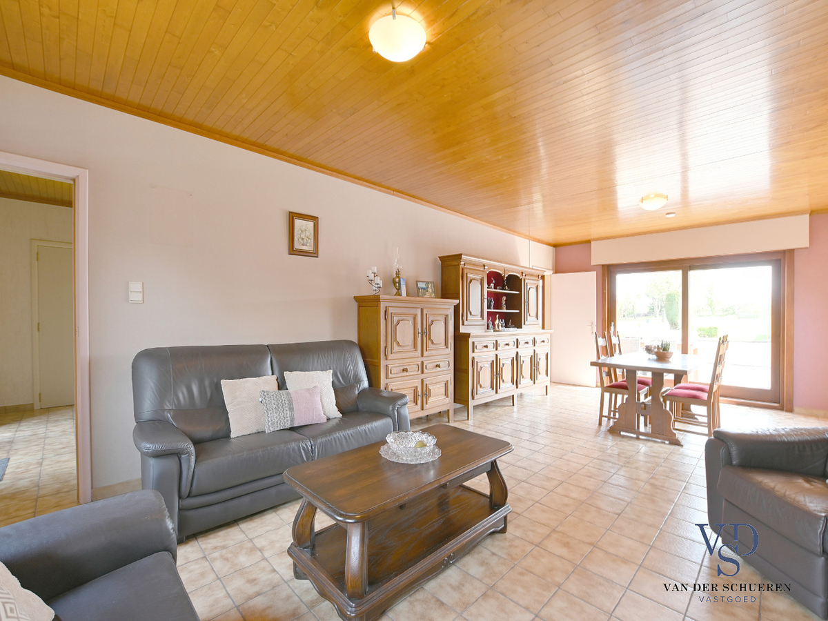 Bungalowwoning met mogelijkheden op een uniek perceel te Dikkelvenne. 