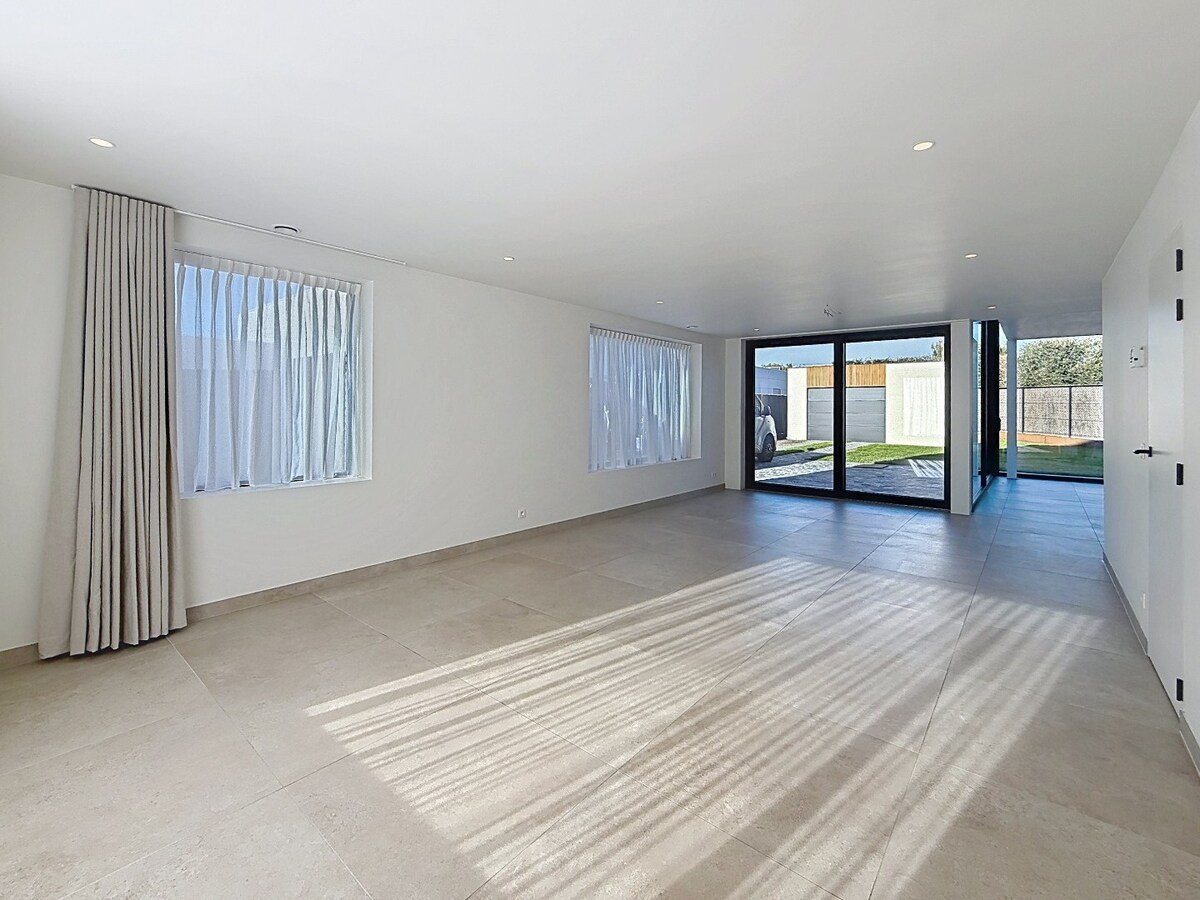 Villa te huur | onder reservatie in Izegem