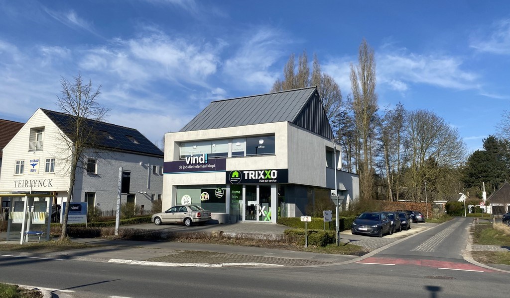 Commercieel gelegen handelspand te huur in Sint-Martens-Latem