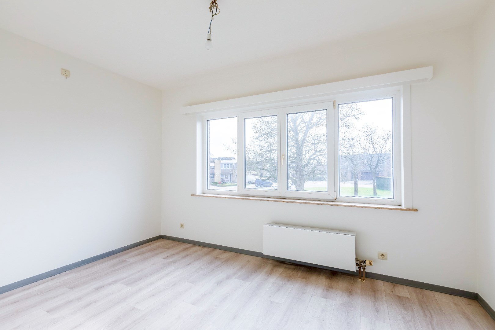 Gunstig gelegen instapklare woning in rij met garage en toffe tuin 
