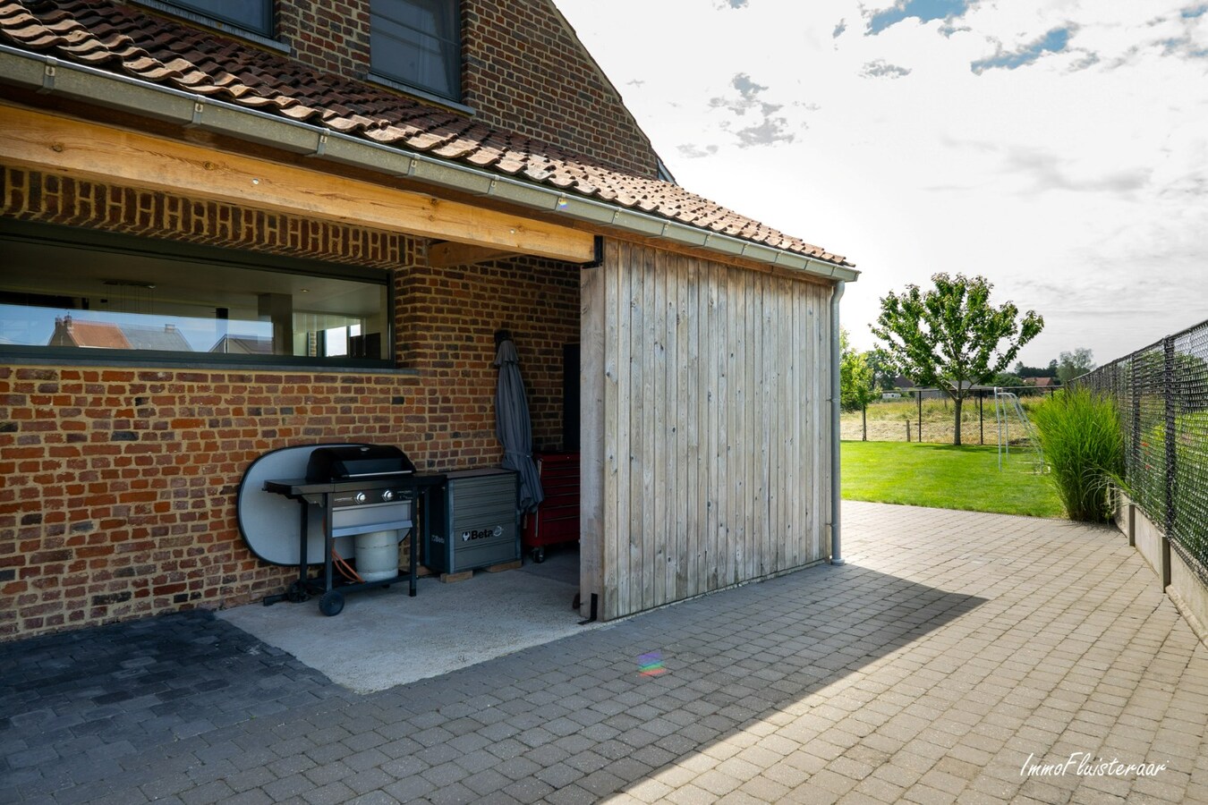 Unieke, gerenoveerde hoevewoning met paardenfaciliteiten, bijgebouwen, uitzonderlijk potentieel en zeer bereikbare ligging 