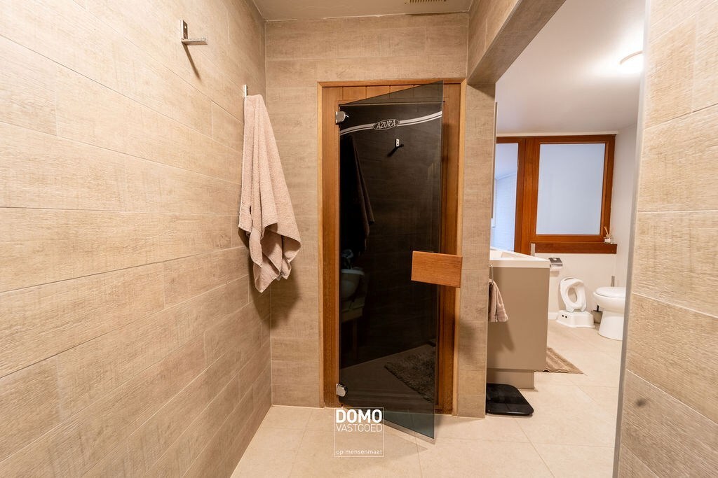 Verrassend ruime woning met karakter te Kuringen. 