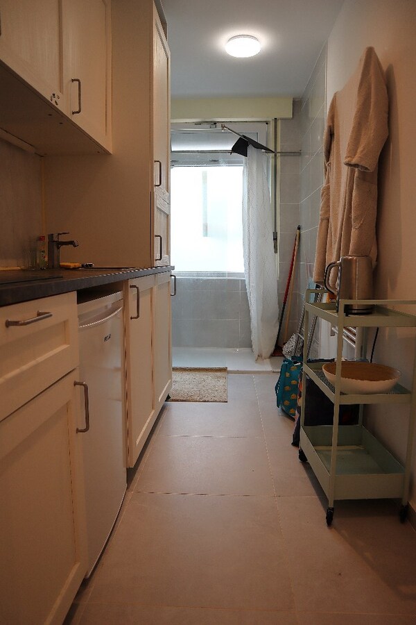 Nieuw gerenoveerd 1 slaapkamer appartement/studio te Elsene 