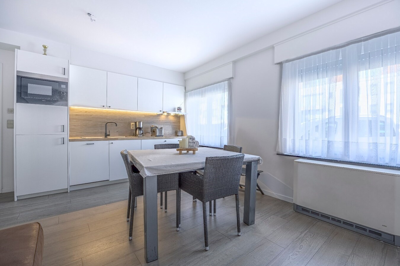 Instapklaar tweeslaapkamerappartement vlakbij de zeedijk. 