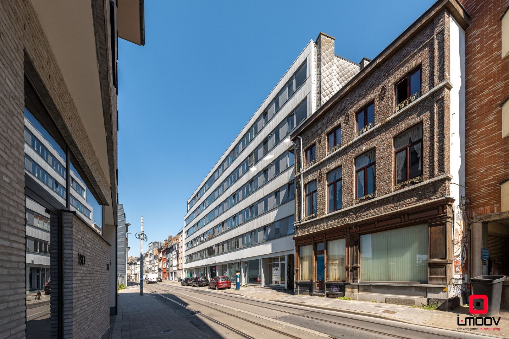 Instapklaar appartement met 2 slaapkamers, 2 badkamers en terras in hartje Gent 