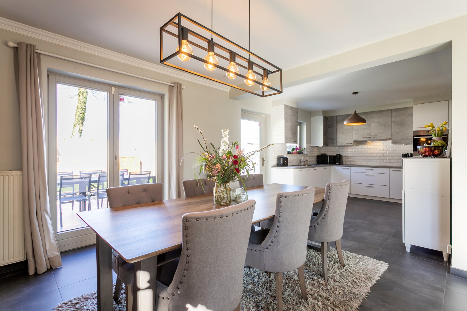 Vrijstaande woning met 4 slpks, zuidgerichte tuin en garage 