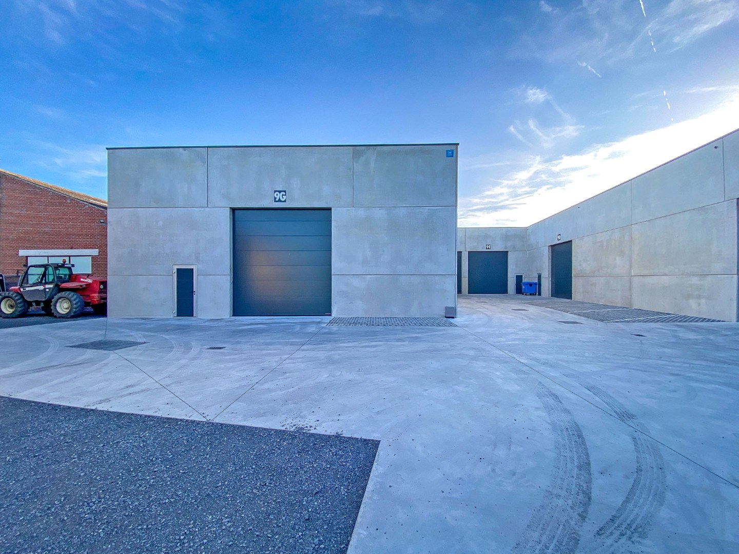 Geïsoleerde nieuwbouwloods 9G (loods 2) (290m²) te huur op een industrie- ambachtzone te Vleteren 