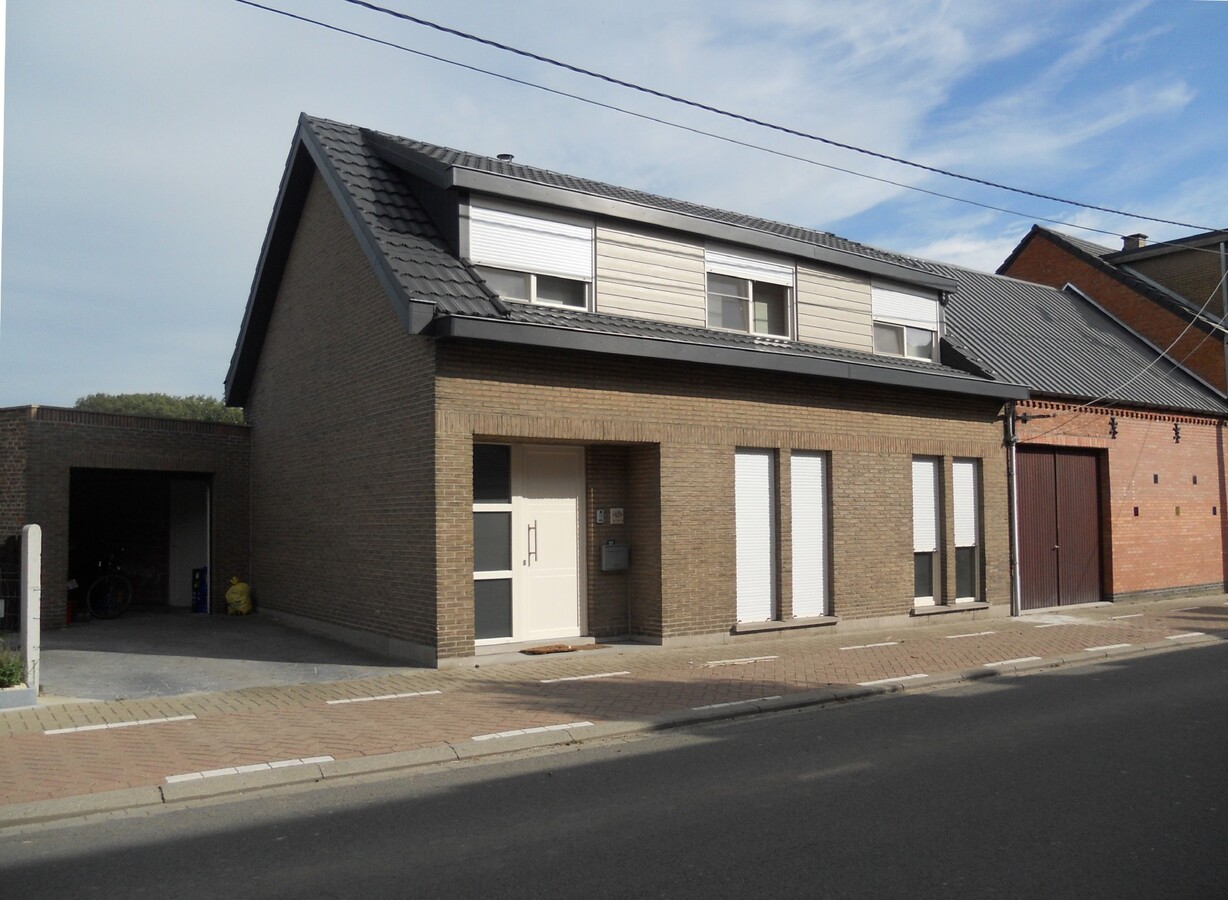 Instapklare woning met 2 stallen op ca.4000m² te Lebbeke 