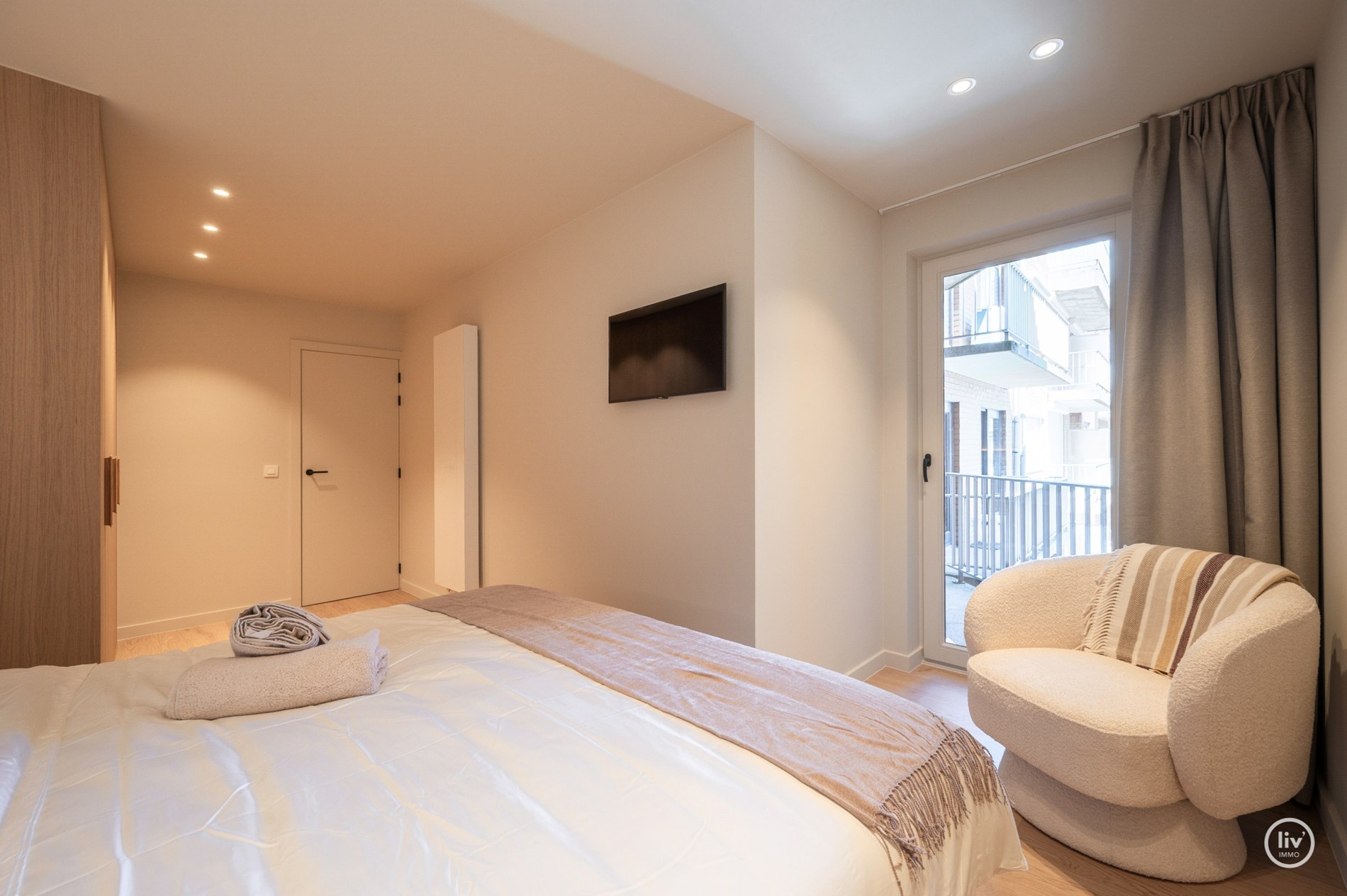 Projet de rénovation luxueux comprenant 3 chambres, situé sur l'avenue Dumortier (largeur de façade de 7 mètres). 
