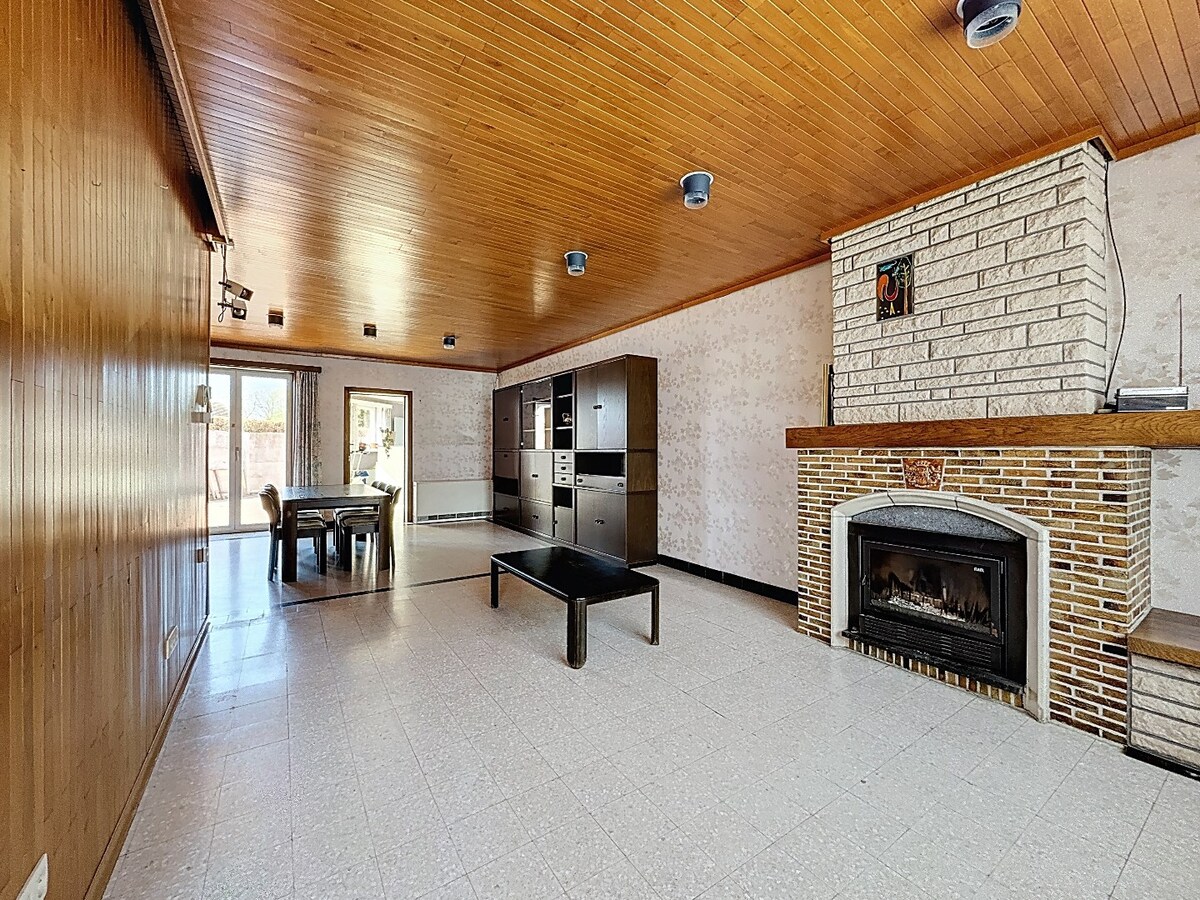 Te renoveren woning met garage en tuin nabij centrum Zottegem 