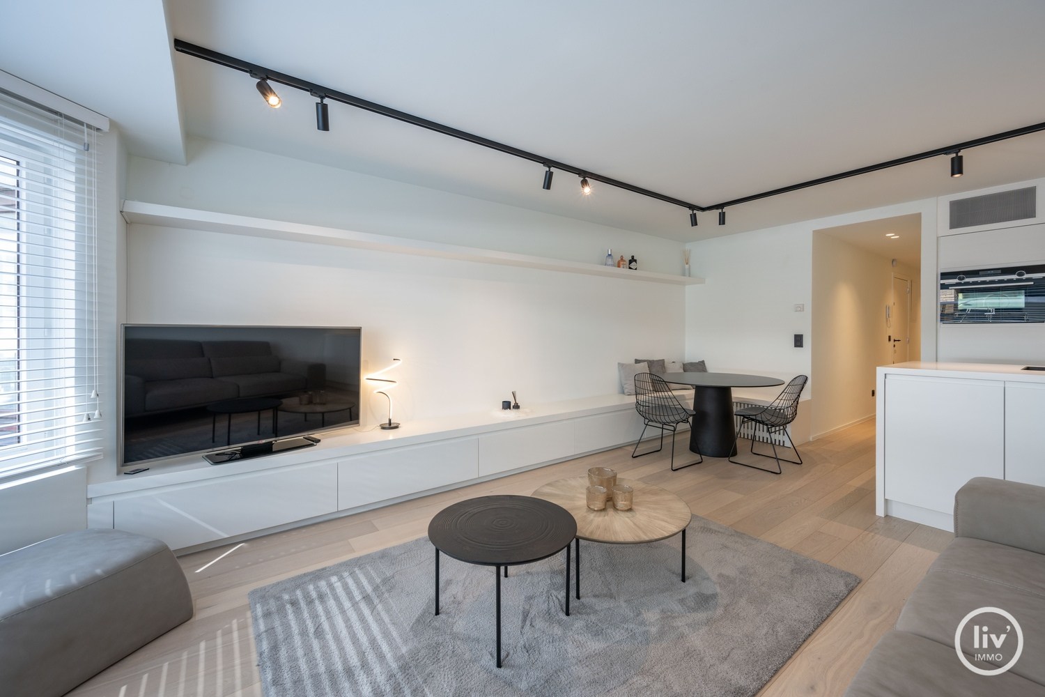 GEMEUBELD - Gezellig, gerenoveerd 2-slaapkamerappartement op een topligging vlakbij de Kustlaan te Knokke. 