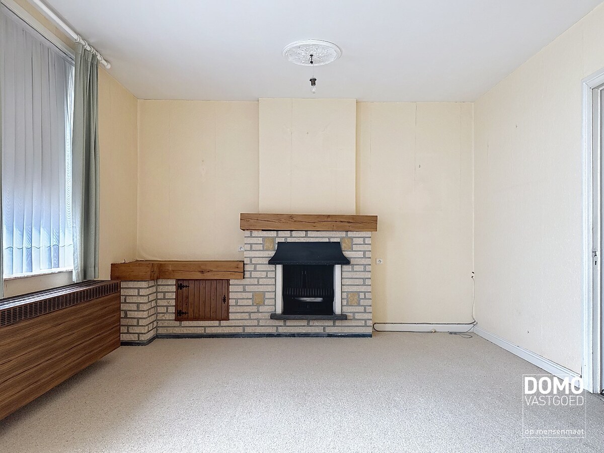 Karaktervolle woning met tal van mogelijkheden en voorzien van paardenstallingen 