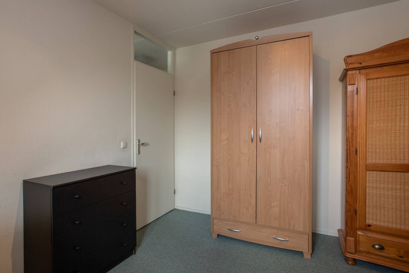 Royale gemoderniseerde gezinswoning met grote woonkamer, open keuken en vijf slaapkamers in hartje Middelbeers 