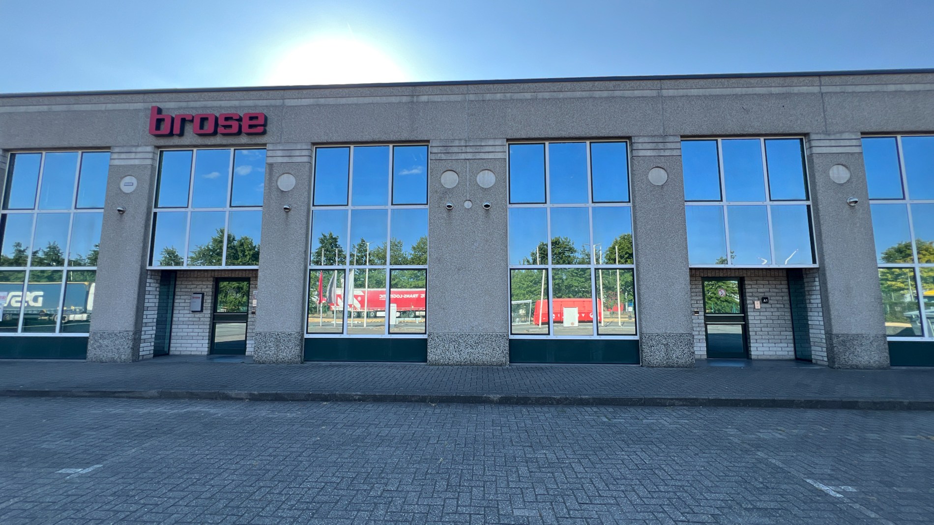 Opslagruimtes met burelen te huur in de haven van Gent