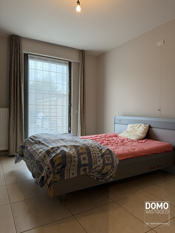 Ruim gemeubeld 2-slaapkamer appartement met terras op benedenverdieping in Halen 