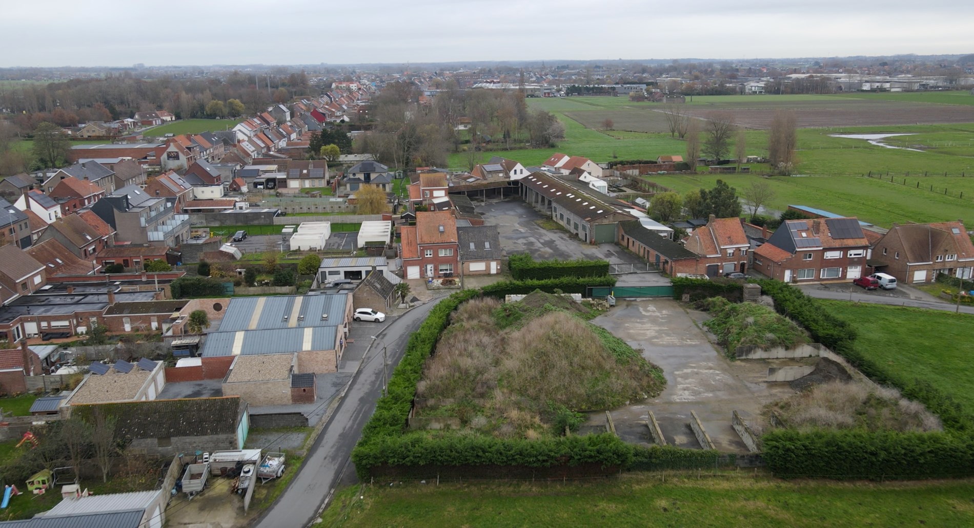 Perceel bouwgrond (292 m²) bestemd voor gesloten bebouwing nabij centrum Eernegem 