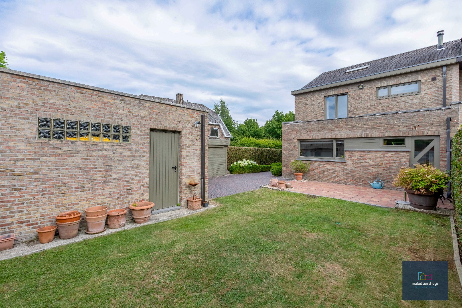 Stijlvolle HOB met 4 slpkamers, bureau en dubbele garage. 