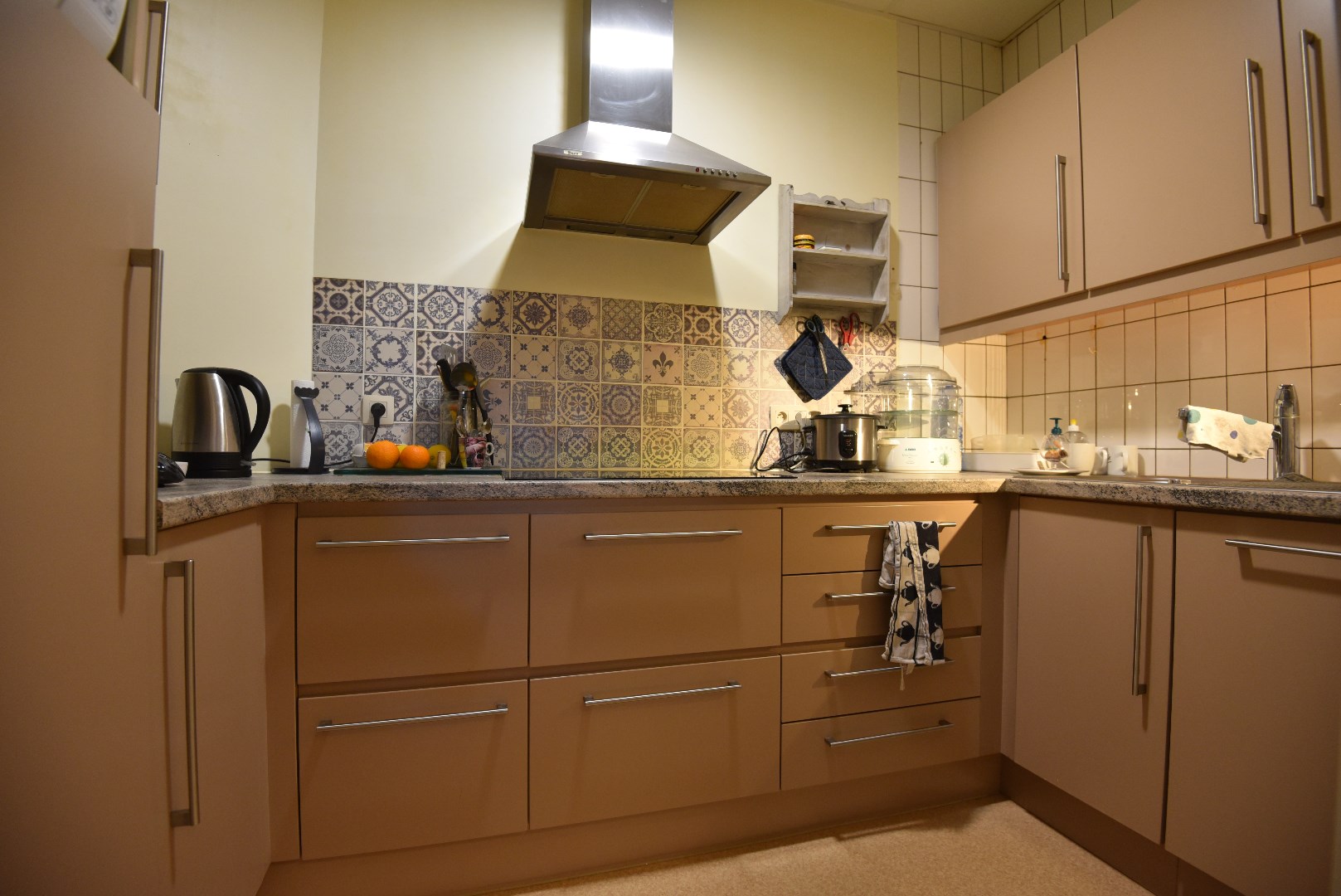 Volumineuze (9 slpks) multifunctionele woning te centrum Lembeke 