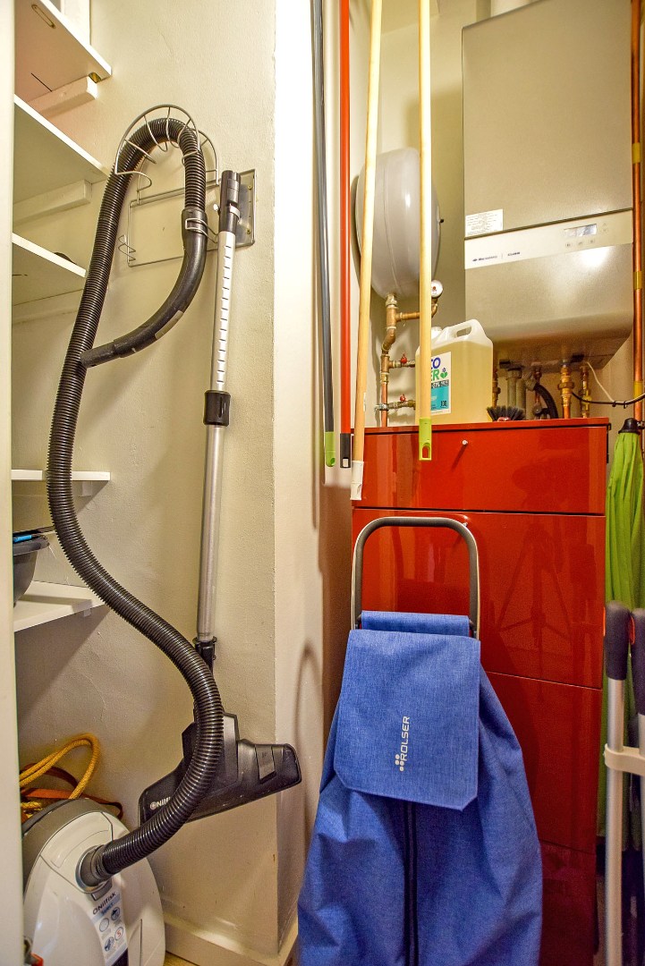 Gerenoveerd en gemeubeld 2-slaapkamerappartement gelegen in de winkelstraat van Nieuwpoort-Bad. 