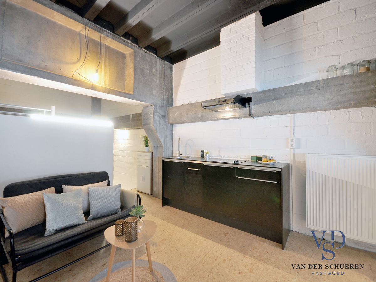 Eigentijdse loft voor wonen en werken. Opportuniteit als investeringspand ! 