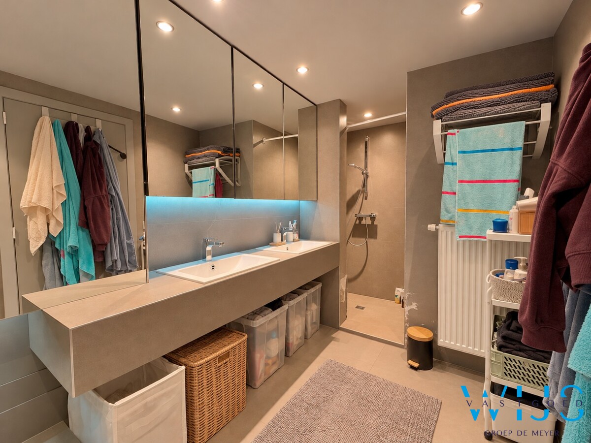 Ruim gelijkvloers appartement met tuin en 2 parkeerplaatsen in Gent! 
