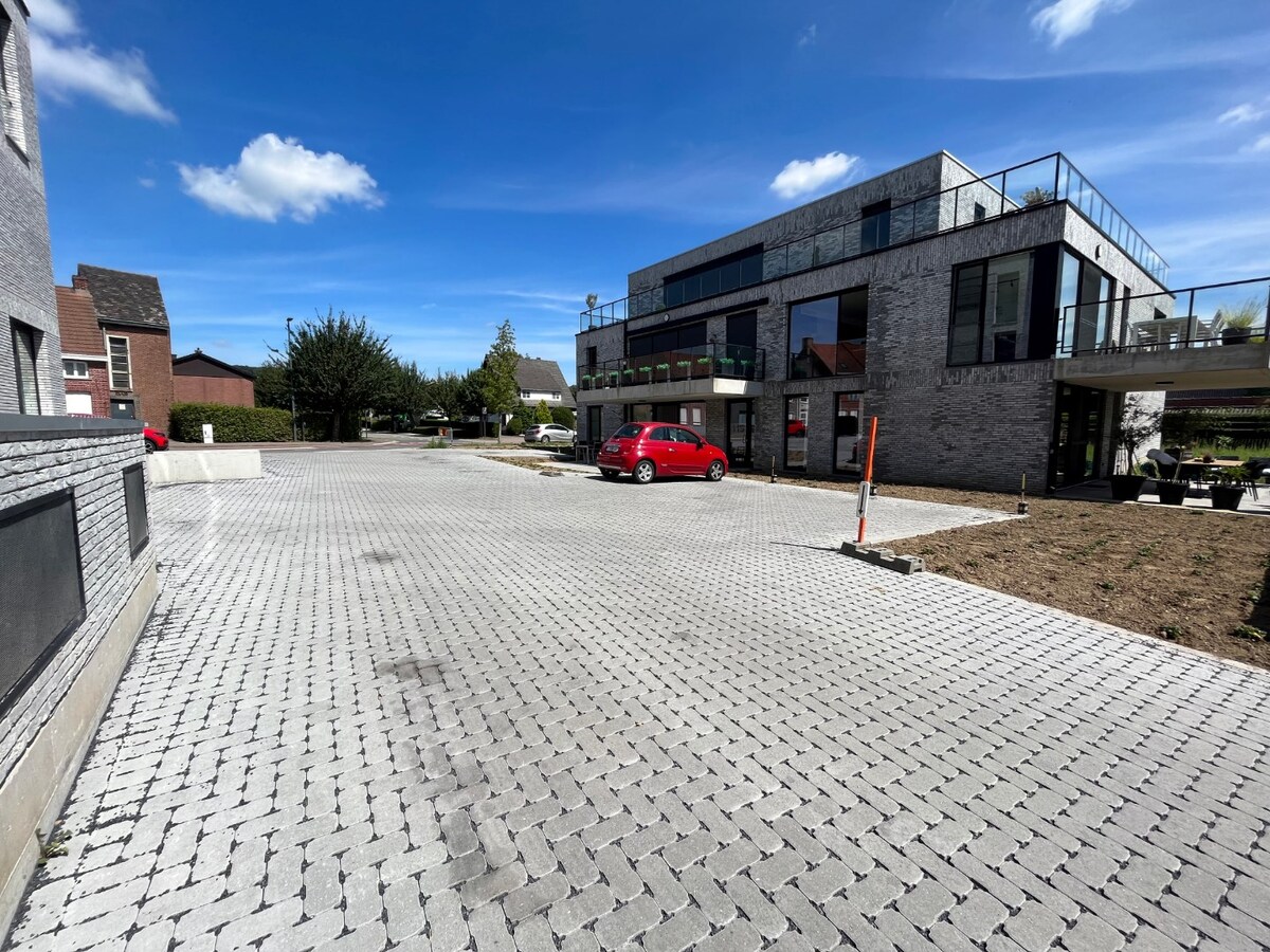 Gelijkvloers appartement met ruim terras 