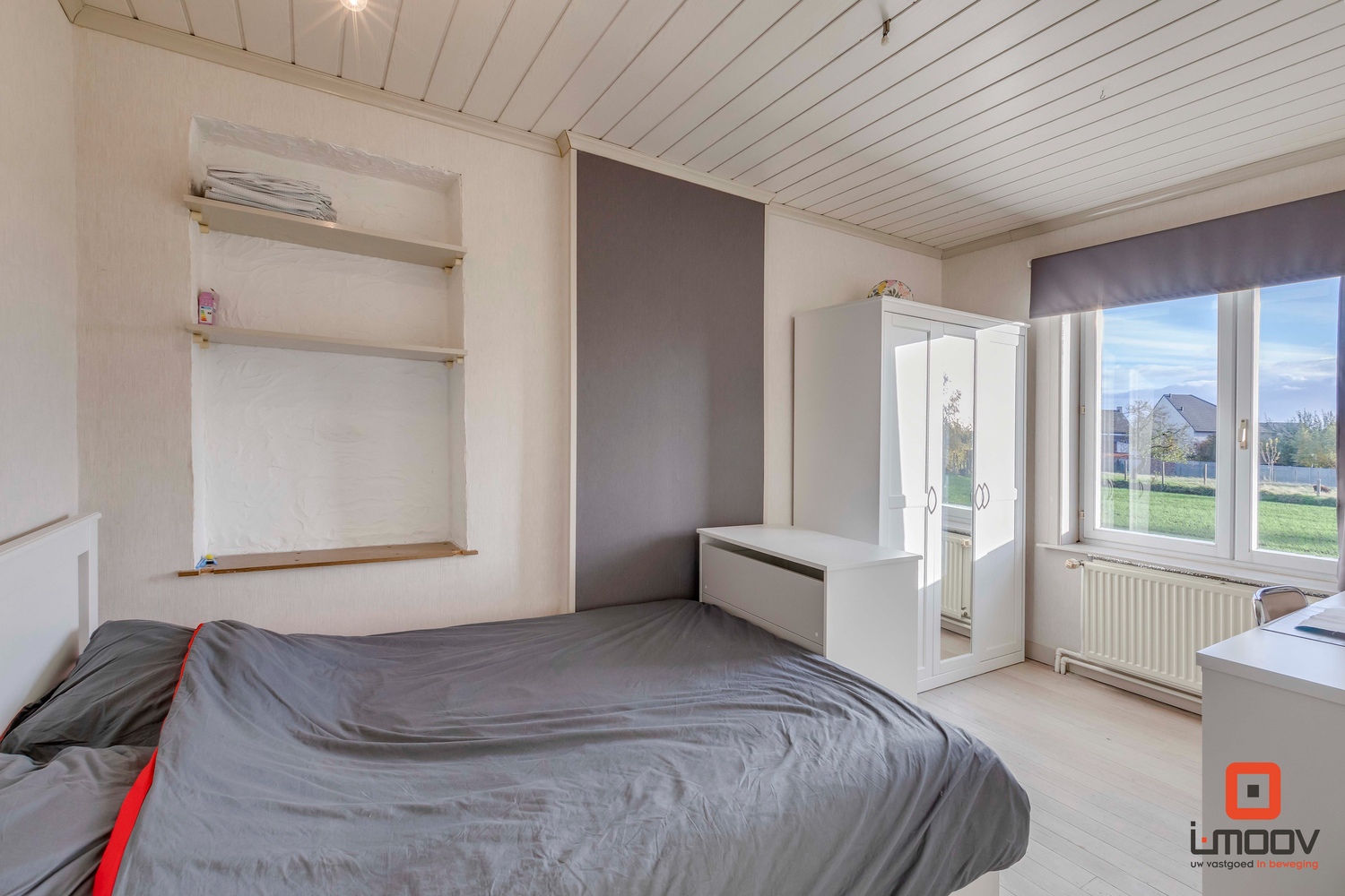 Landelijk gelegen woning met veel potentieel. 