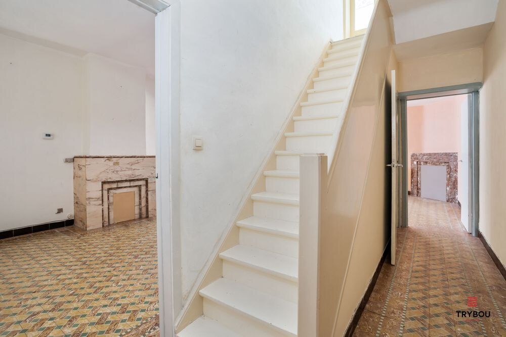 Ruim handelshuis op centrale ligging in Houthulst 