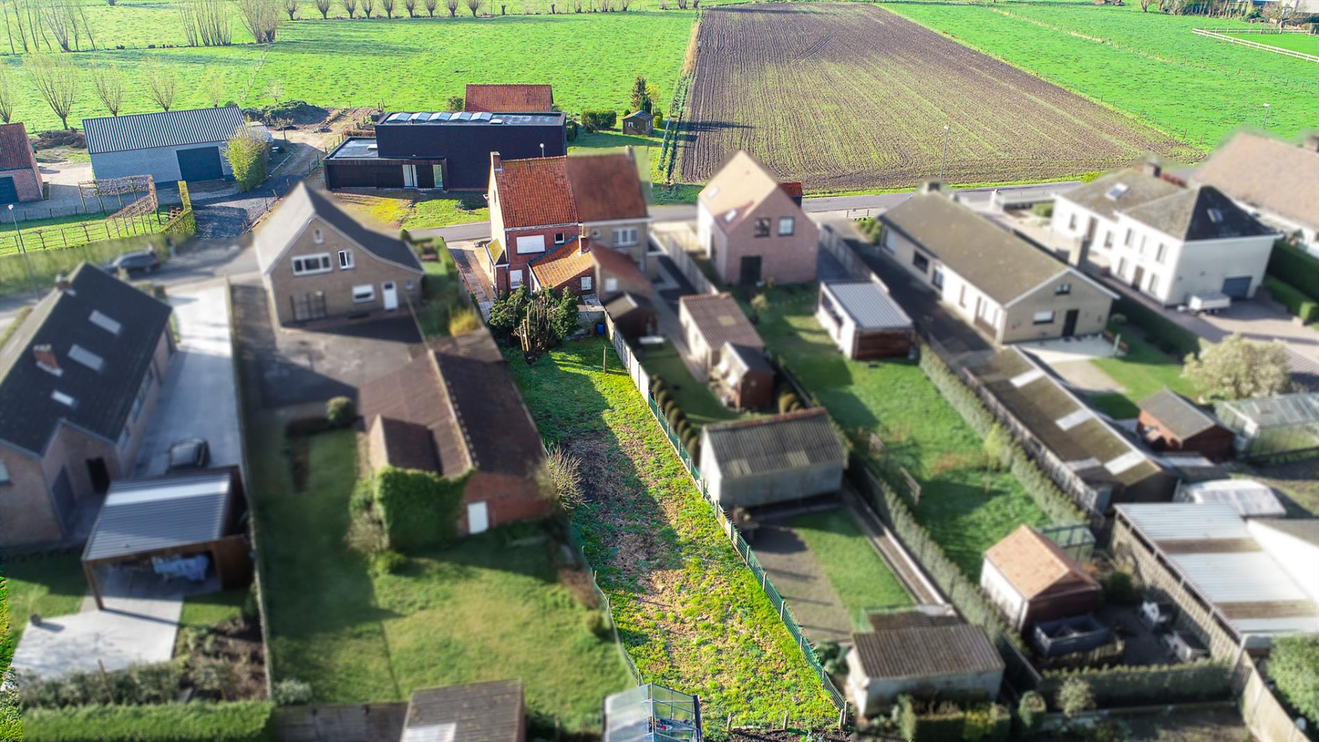 Charmante te renoveren woning op 469m² landelijk gelegen te Maldegem 