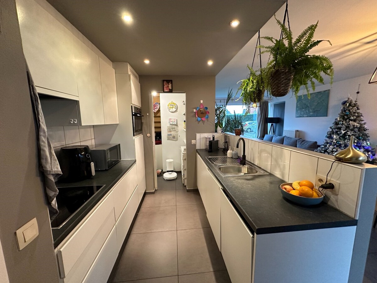 Ruime halfopen woning op het einde van doodlopende straat 