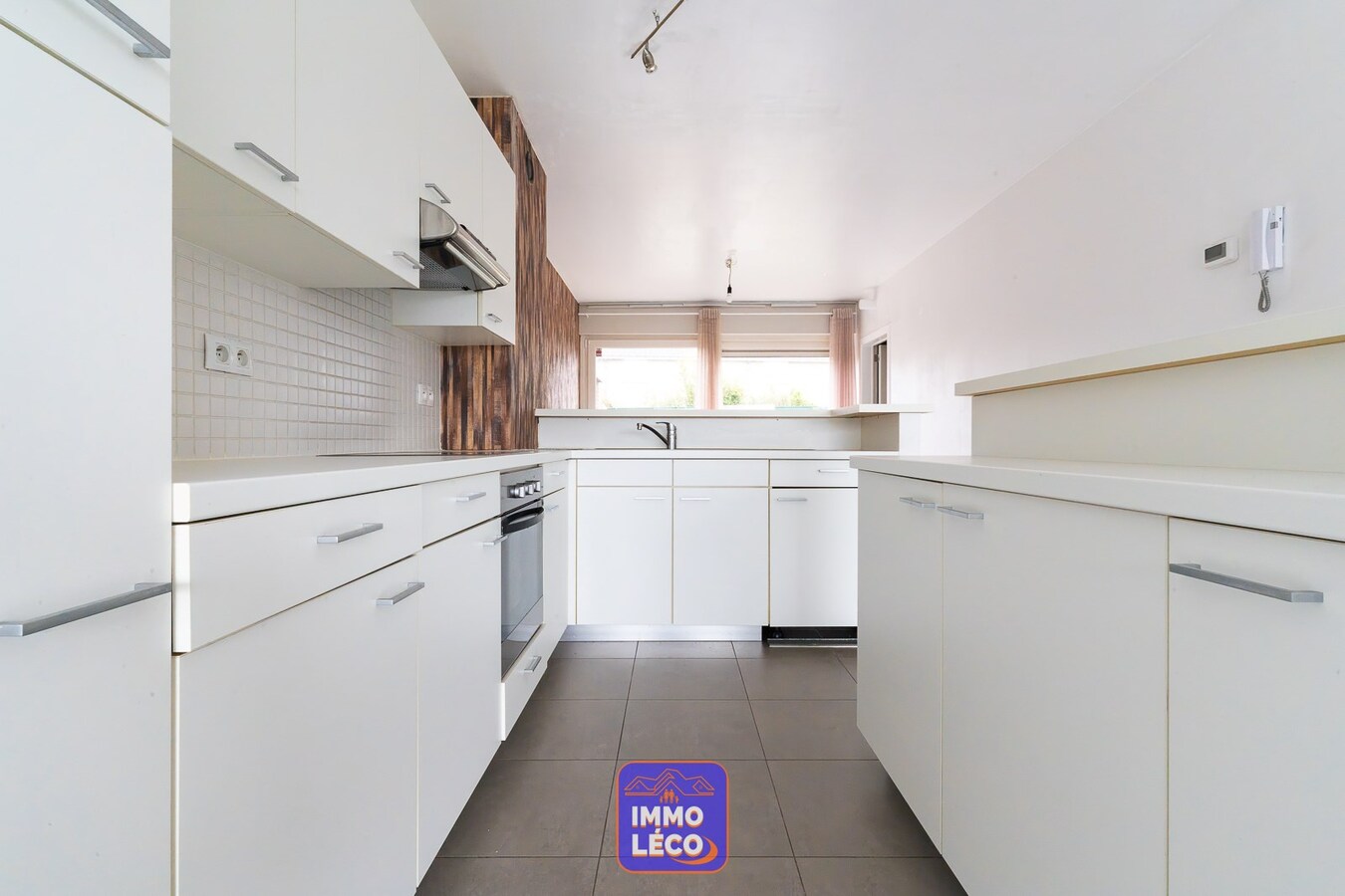 Maison moderne dans un lotissement avec parking 2 voit. &amp; jardin, proche de la Gare ! 