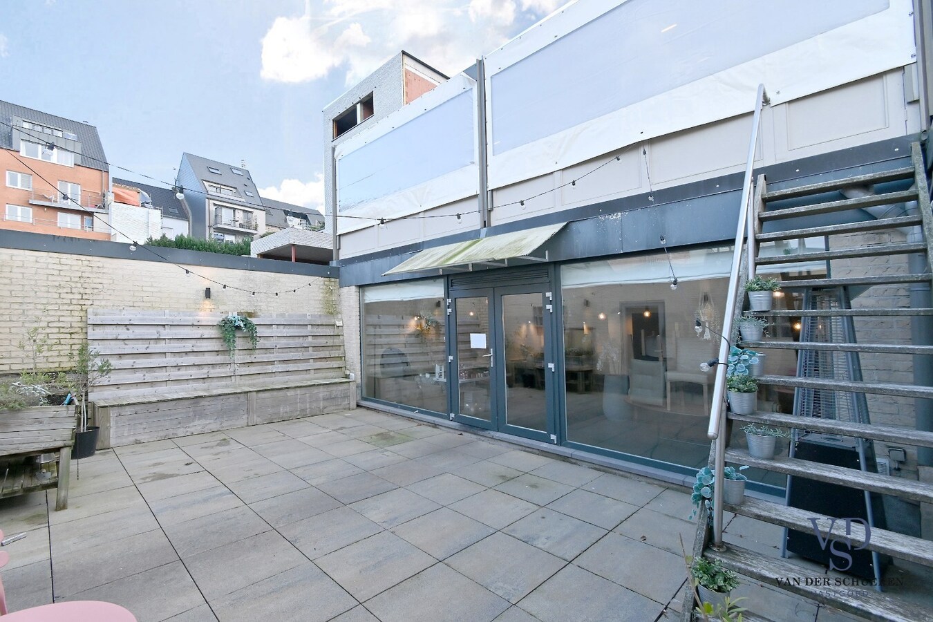 Multi-functionele eigendom op topligging. 