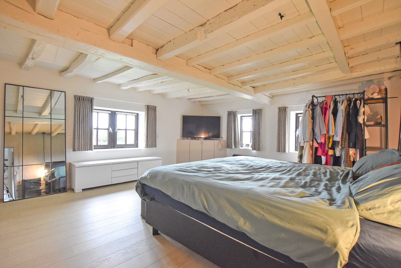 Instapklare woning met loods gelegen in een doodlopende straat 