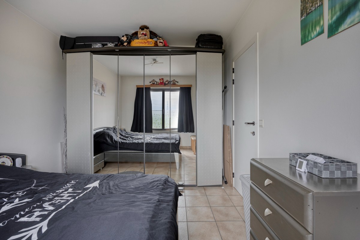 Opbrengsteigendom met 3 appartementen en 7 garages 